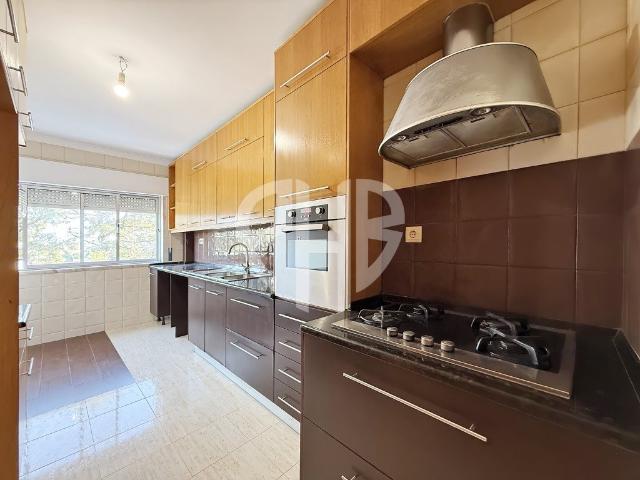 Apartamento T3 com 127 m² | Arrecadação nas Águas Furtadas |. 110m² Massamá e Monte Abraão