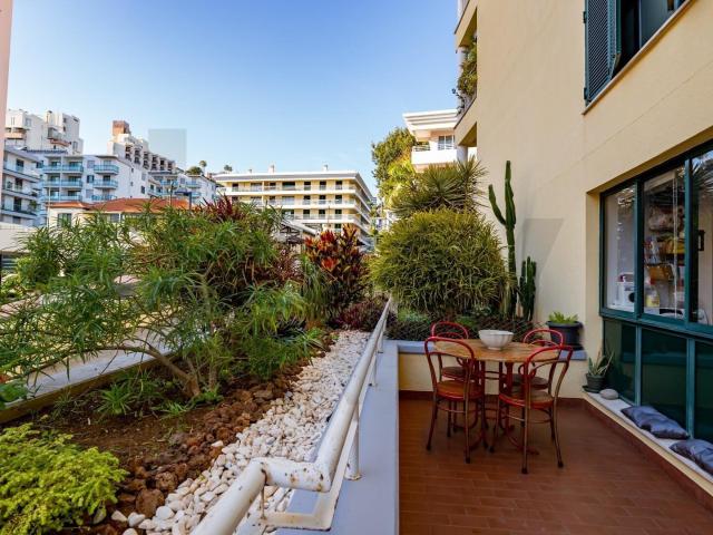 Apartamento T3 com terraço | Casa Branca – Lido, Funchal 91m² São Martinho