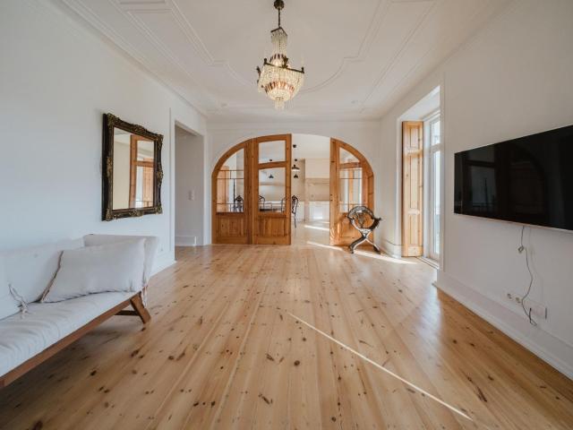 Apartamento T3 com 170 m2 de área bruta privativa e 15 m2 de. 170m² Lisboa