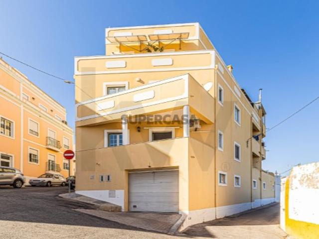 Apartamento T3 com 2 Casas de Banho, 2 varandas e Lugar de Garagem em Alcantarilha Algarve