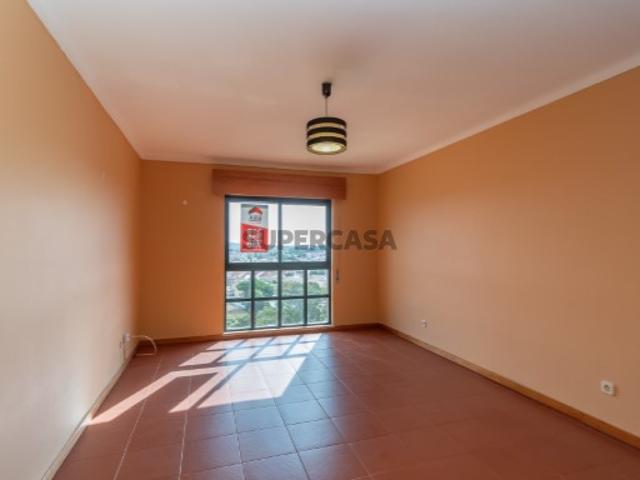 Apartamento T3 com 2 casas de banho, Algueirão