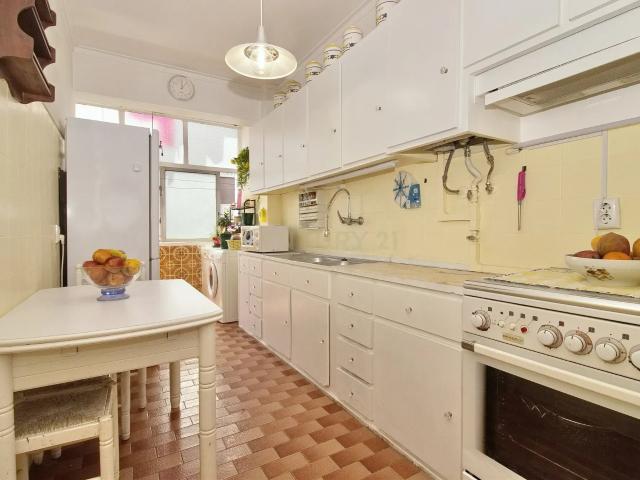 Apartamento T3 com 2 casas de banho em Barcarena – Pronto a habitar