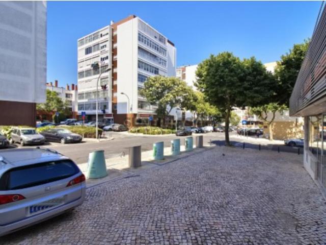 Apartamento T3 com 2 casas de banho em Barcarena Pronto a habitar