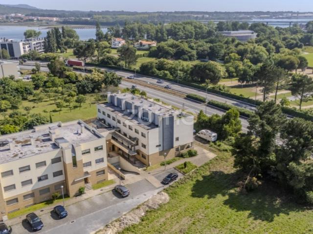 Apartamento T3 com 2 Garagens Meadela