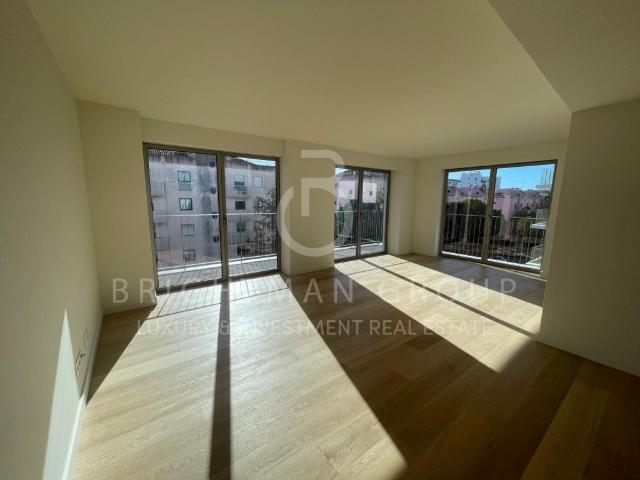 Apartamento T3 com 2 lugares de estacionamento nos Olivais. 0m² Marvila