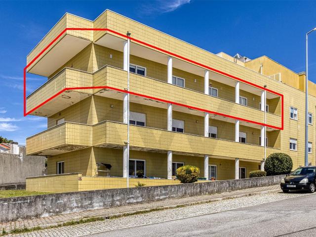 Apartamento T3 com 2 lugares de garagem em Grijó, Vila Nova de Gaia