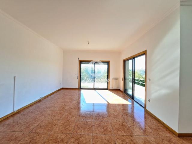 Apartamento T3 com 2 Lugares de Garagem em Vila Nova de Famalicão