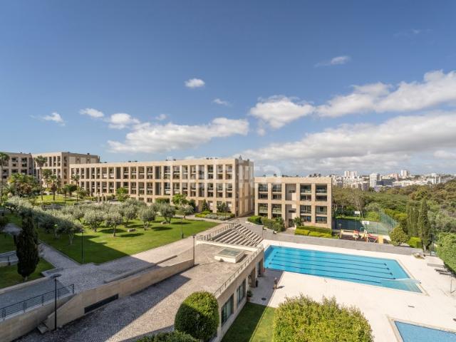 Apartamento T3 com 2 lugares de garagem Villa Restelo Belém