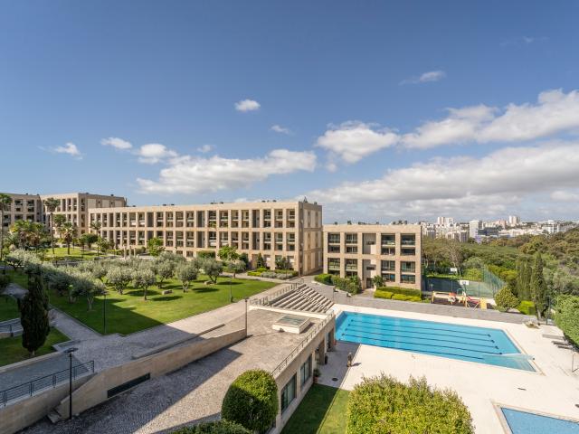 Apartamento T3 com 2 lugares de garagem Villa Restelo Belém