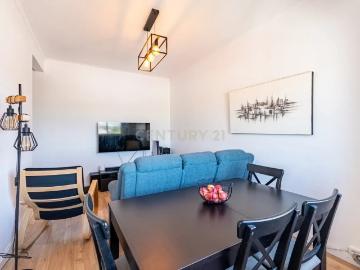 Apartamento T3 com 2 Marquises na Póvoa de Santo Adrião – Conforto e Tranquilidade para Toda a Família