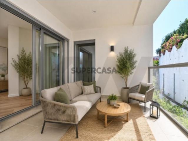 Apartamento T3 com 2 Suítes e ampla varanda | Edifício Colina do Paço Santa Clara, Lisboa