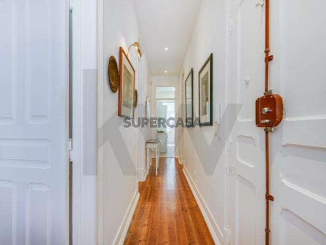 Apartamento T3 com 93 m² e Traça Tradicional | Campo de Ourique, Lisboa