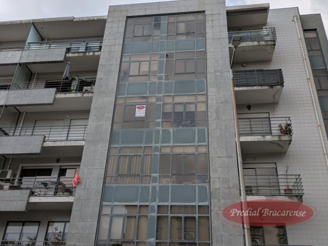 Excelente apartamento T3 com cozinha equipada, a 20 metros da Av. Liberdade