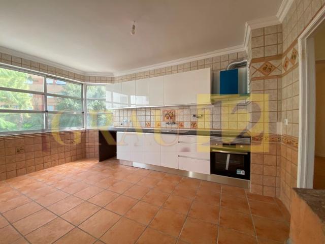 Apartamento T3 com Cozinha Nova, Elevador e Arrecadação