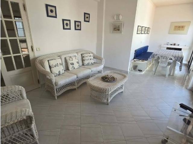 Apartamento T3 com amplo terraço a 300m da praia de Monte Gordo