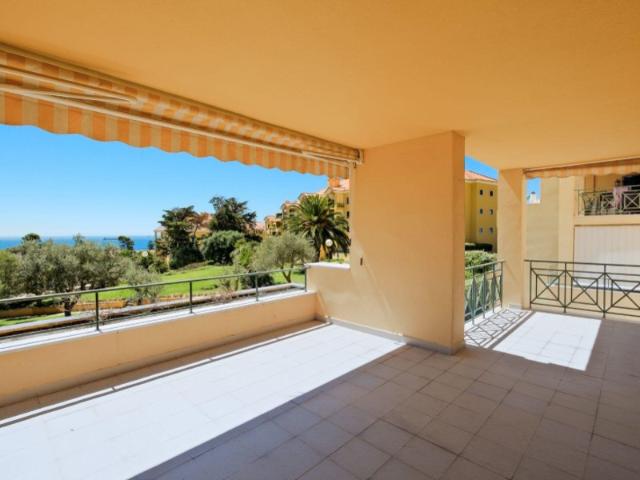 Apartamento T3 com ampla vista de mar em condomínio privado no Estoril Rua Monte Leite