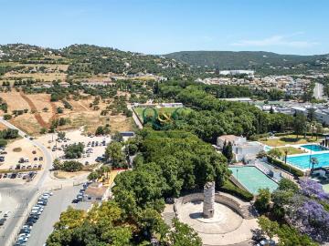 Apartamento T3 com amplas áreas, garagem, terraço, situado e. 125m² Loulé São Clemente