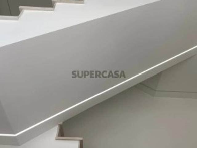 Apartamento T3 com acabamentos de luxo a 300m da praia em Setúbal