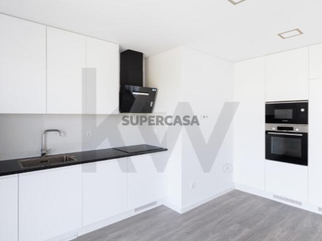 Apartamento T3 com acabamentos modernos e cozinha BOSCH