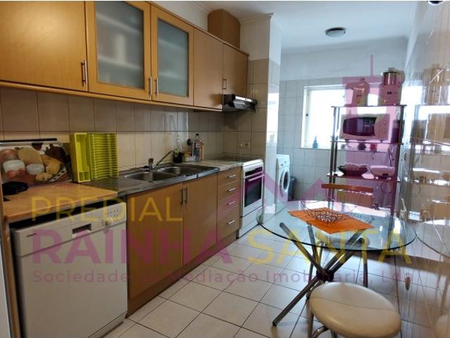 Apartamento T3 com aparcamento e arrumo Eiras