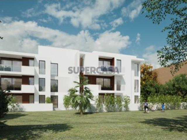 Apartamento T3 com área bruta de 220,45m2, garagem fechada para duas viaturas