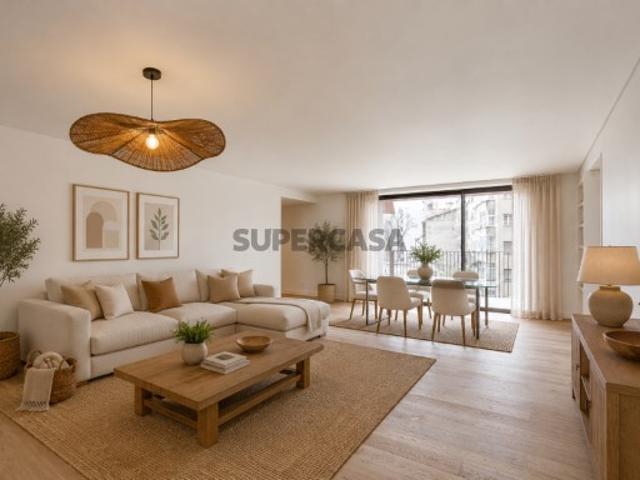 Apartamento T3 com área exterior e garagem no Areeiro, Lisboa