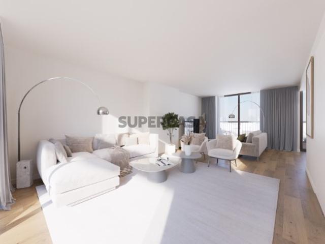Apartamento T3 com área exterior e garagem no Areeiro, Lisboa