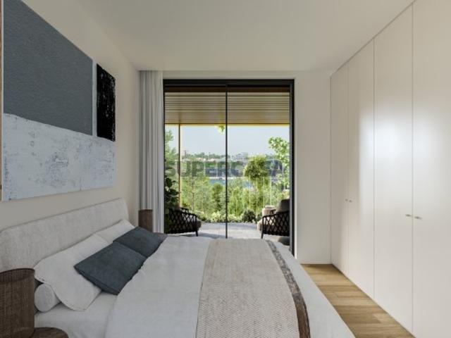 Apartamento T3 com área exterior. junto à Marina Do Douro