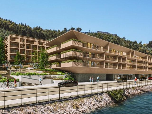 Apartamento T3 com área exterior, junto ao Rio Douro