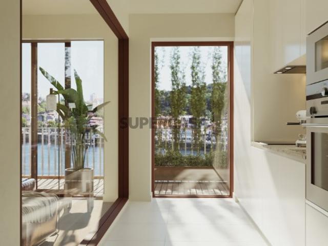 Apartamento T3 com área exterior, junto ao Rio Douro