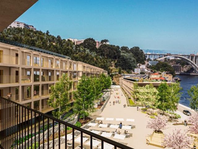 Apartamento T3 com área exterior, junto ao Rio Douro