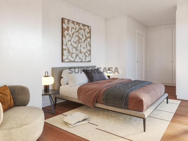 Apartamento T3 com área exterior na Alameda das Antas