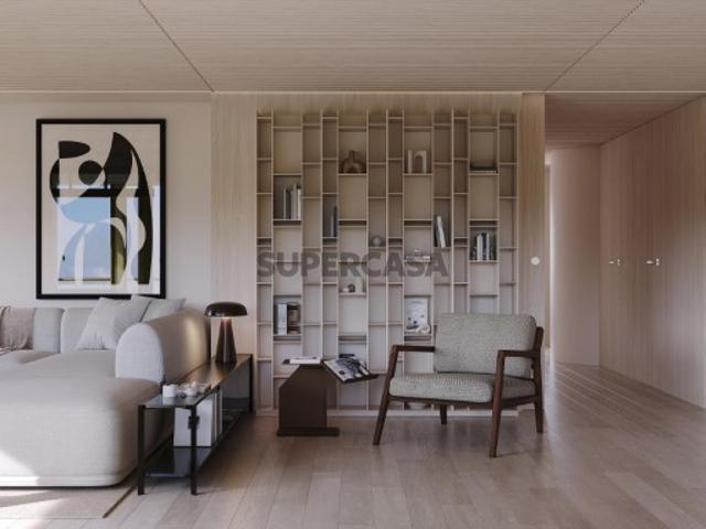 Apartamento T3 com área exterior perto da Avenida da Boavista