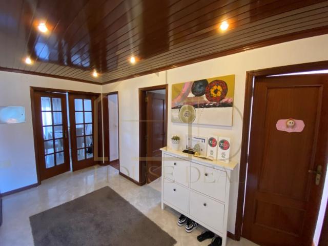 Apartamento T3 com áreas generosas no Centro da Moita