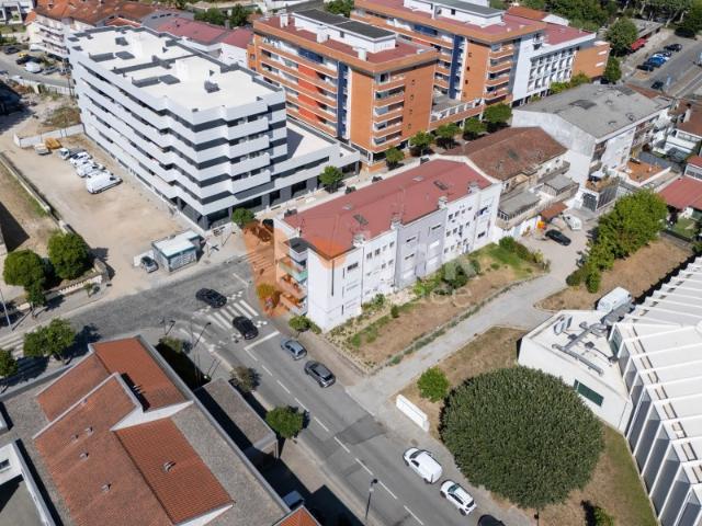 Apartamento T3 com áreas generosas no centro de Vila Verde