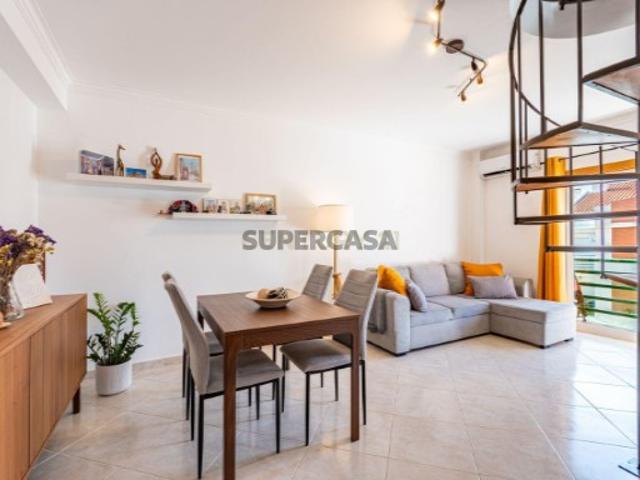 Apartamento T3 com Arrecadação | Almada