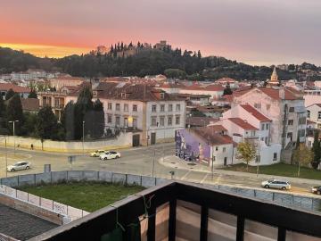 Apartamento T3 com arrecadação e parqueamento na cave