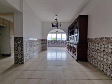 APARTAMENTO T3 COM ARRECADAÇÃO NOS OLIVAIS
