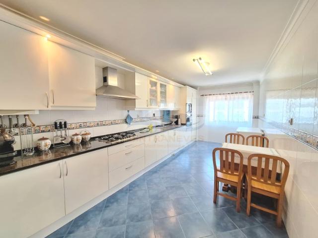 Apartamento T3, com Box, Alto da Mira