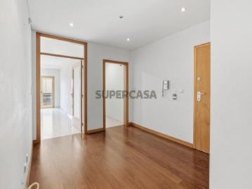 Apartamento T3 com box de 30 m² | Vila Chã Amadora