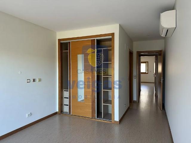 Apartamento T3 com box e arrecadação, Pontinha Odivelas