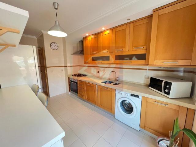Apartamento T3 com Box em Caneças