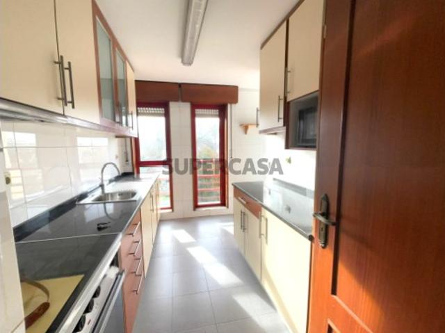 Apartamento T3 com Box Fechada e Varanda junto ao metro Senhora da Hora