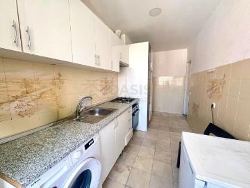 Apartamento T3 com Boas Áreas e Vista Desafogada Agualva Cacém, Sintra