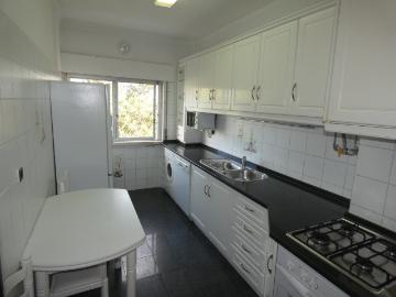 Apartamento T3 com boas áreas na Mina de Agua Amadora 92m² Mina de Água