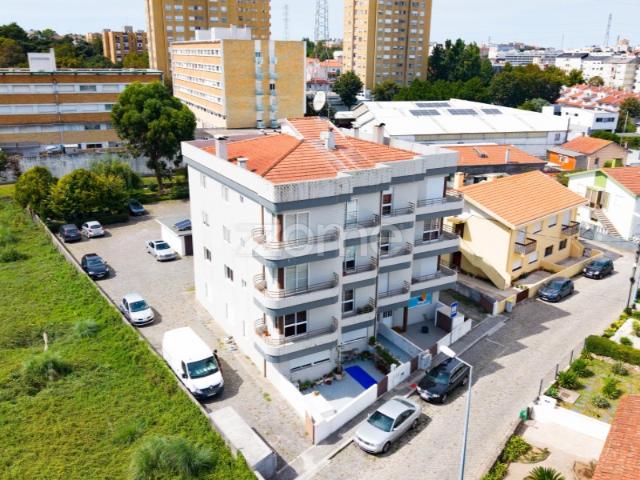 Apartamento T3 com Garagem Box Gueifães, Maia