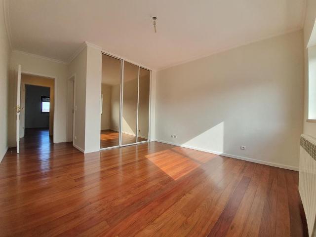 Apartamento T3 com Garagem Box e Lareira Castelos Velhos Como Novo