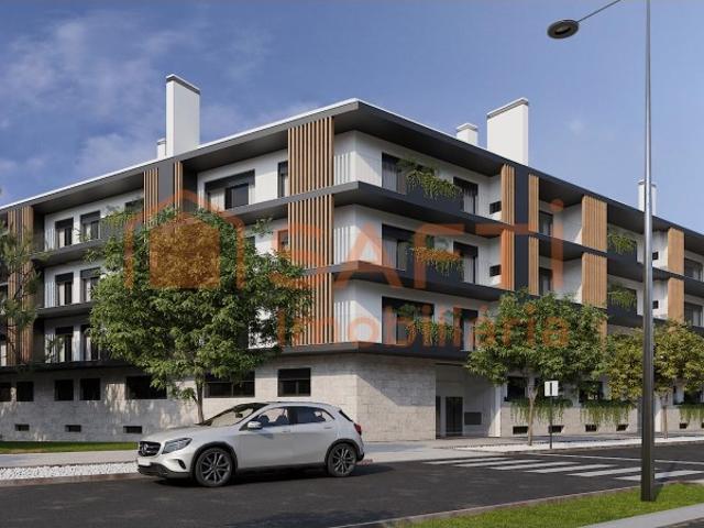 Apartamento T3 com Garagem Box no Centro do Entroncamento | Excelente localização