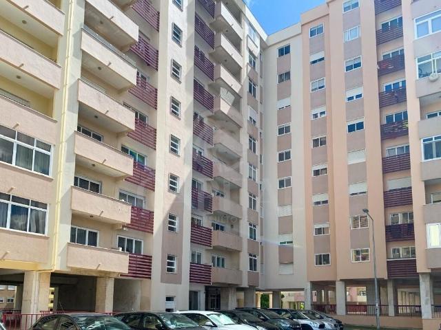 Apartamento T3 com Garagem Box na Póvoa de Santa Iria
