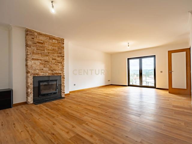 Apartamento T3 com garagem Ceira